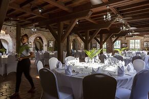 Copper and Lumber Store Hotel