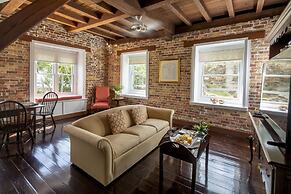 Copper and Lumber Store Hotel