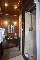 Copper and Lumber Store Hotel