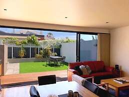 Sullivans Cove Apartments