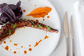 Eurostars Oasis Plaza Hotel