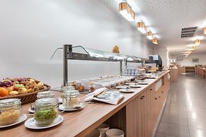 Eurostars Oasis Plaza Hotel