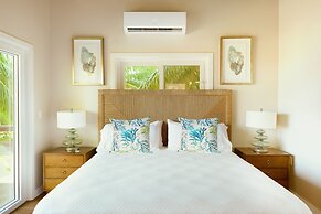 Ray Caye Private Island Resort