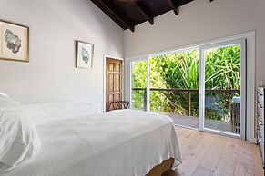 Ray Caye Private Island Resort