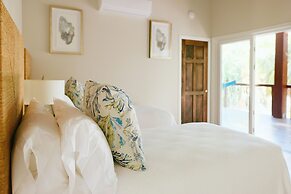 Ray Caye Private Island Resort