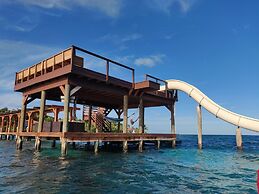 Ray Caye Private Island Resort