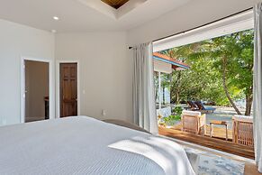 Ray Caye Private Island Resort