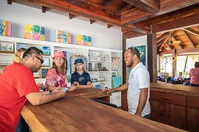 Ray Caye Private Island Resort