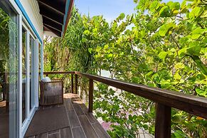 Ray Caye Private Island Resort