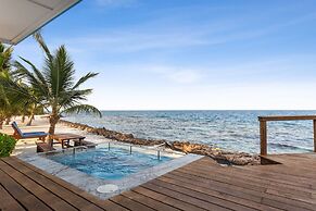 Ray Caye Private Island Resort