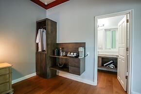 Ray Caye Private Island Resort