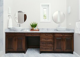 Ray Caye Private Island Resort