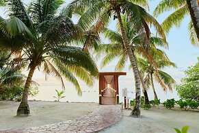 Ray Caye Private Island Resort