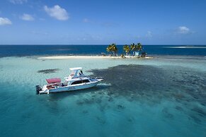 Ray Caye Private Island Resort