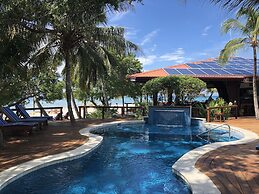 Ray Caye Private Island Resort