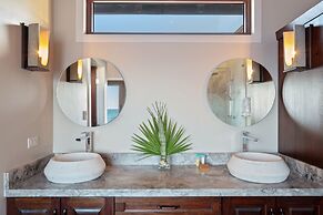 Ray Caye Private Island Resort