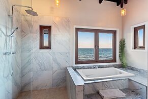 Ray Caye Private Island Resort