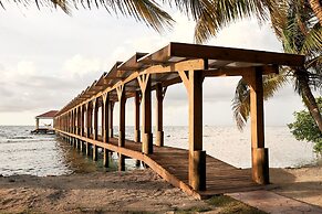 Ray Caye Private Island Resort