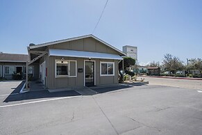 Coastal Valley Inn