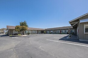 Coastal Valley Inn