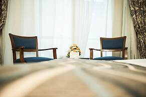 Cherry Maryski Hotel