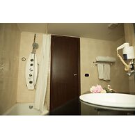 Cherry Maryski Hotel