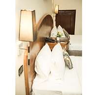 Cherry Maryski Hotel