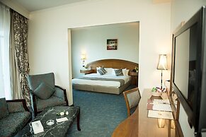 Cherry Maryski Hotel