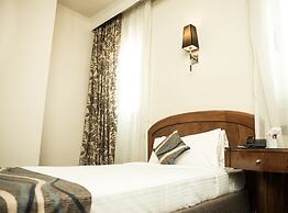 Cherry Maryski Hotel