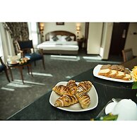 Cherry Maryski Hotel