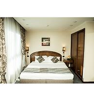 Cherry Maryski Hotel