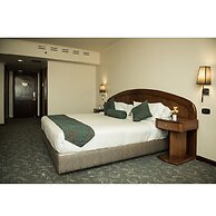 Cherry Maryski Hotel