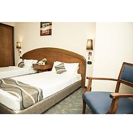 Cherry Maryski Hotel