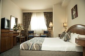 Cherry Maryski Hotel