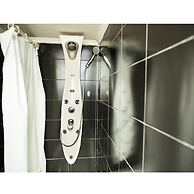 Cherry Maryski Hotel