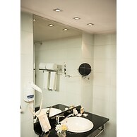 Cherry Maryski Hotel