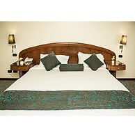 Cherry Maryski Hotel