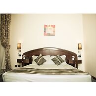 Cherry Maryski Hotel