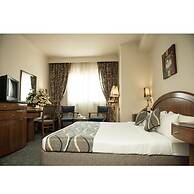 Cherry Maryski Hotel