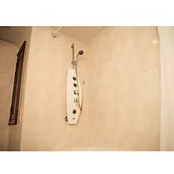 Cherry Maryski Hotel