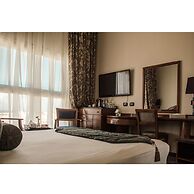 Cherry Maryski Hotel