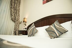 Cherry Maryski Hotel