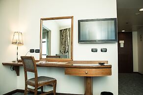 Cherry Maryski Hotel