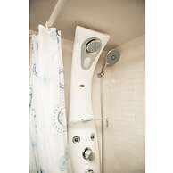 Cherry Maryski Hotel