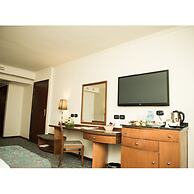 Cherry Maryski Hotel