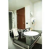 Cherry Maryski Hotel