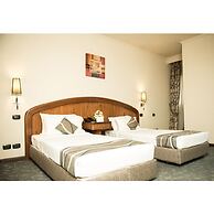 Cherry Maryski Hotel