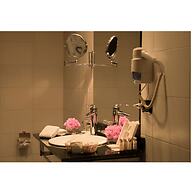 Cherry Maryski Hotel