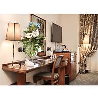 Cherry Maryski Hotel