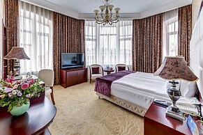 Akyan St. Petersburg